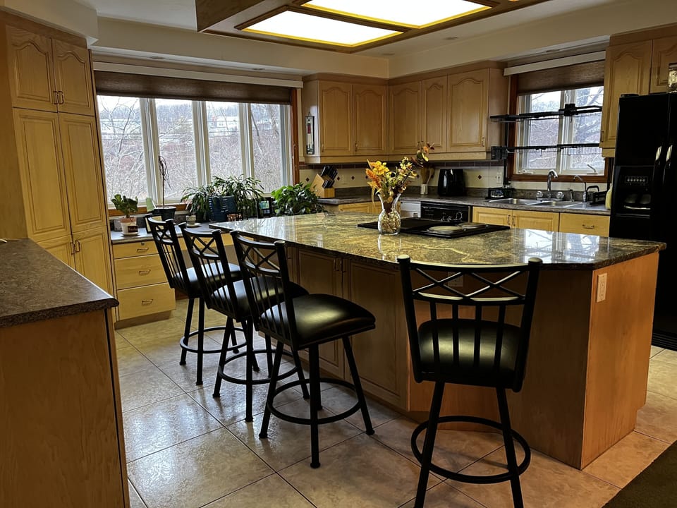Large Fully Equipped Kitchen