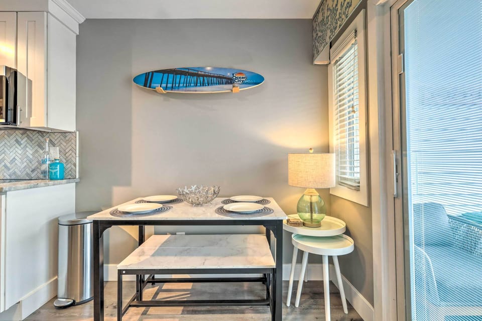 Dining Area | Dishware & Flatware Provided