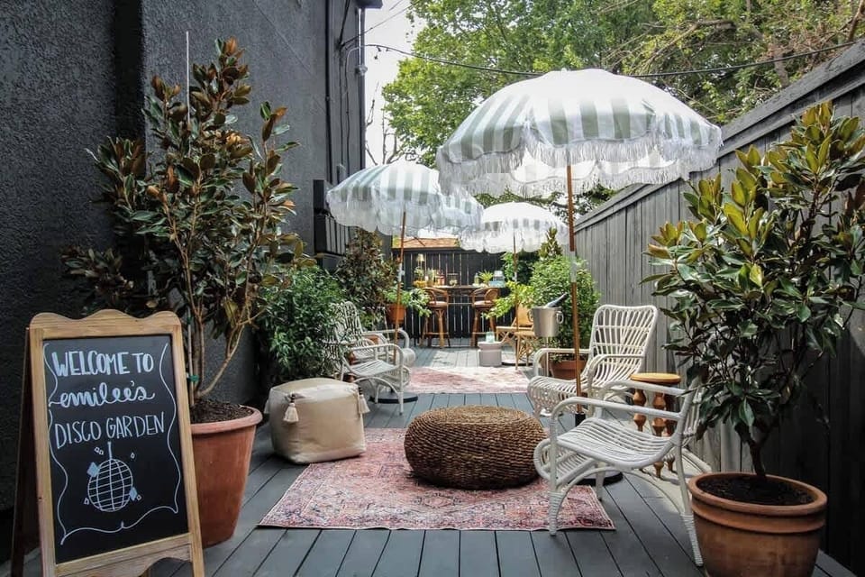 Our outdoor space available to guests by request — $100 per hour with a 3 hour minimum. 

Hours: 9AM - 7PM
Capacity: 15-20 people
