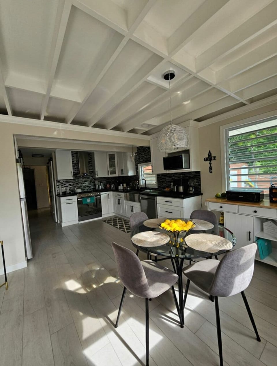 Kitchen & Dining area