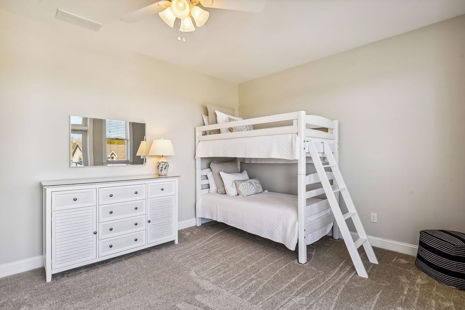 Upper Level,Bedroom,