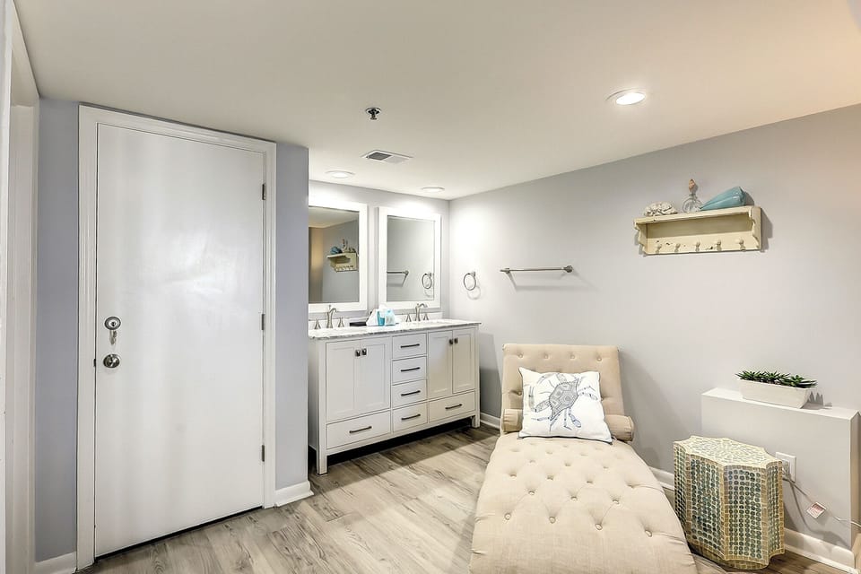 Master Suite Bathroom Vanity Area
