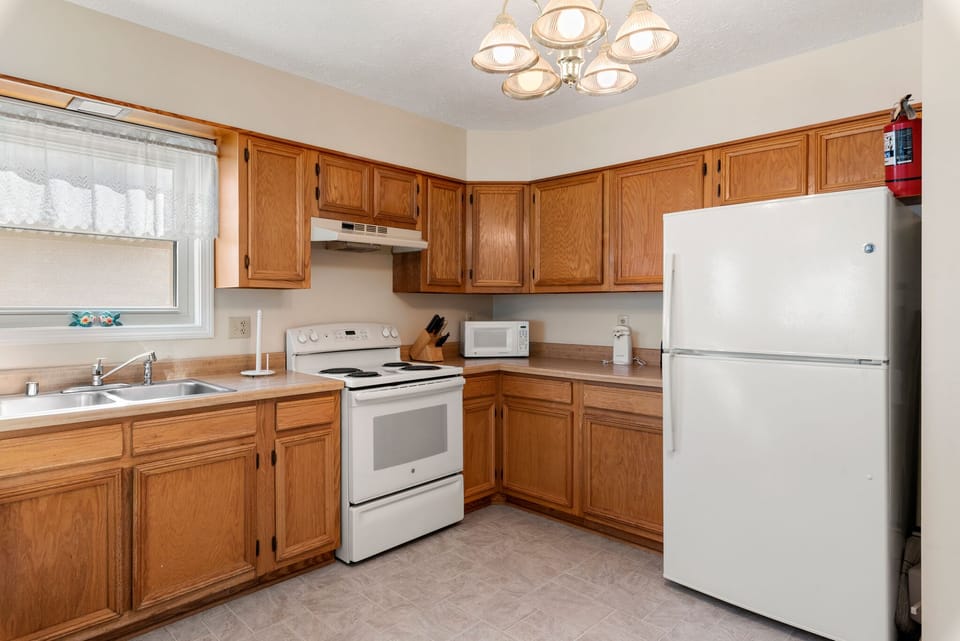 GSJ2: Golden Strand Unit J2 | Kitchen
