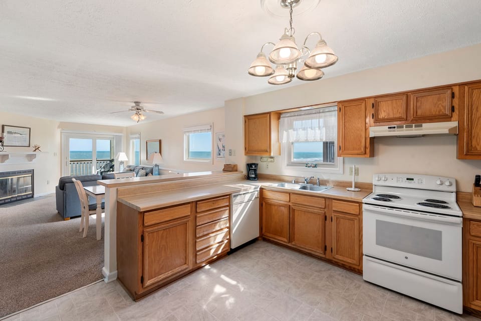 GSJ2: Golden Strand Unit J2 | Kitchen