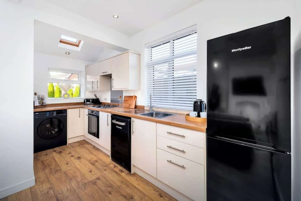 Full kitchen