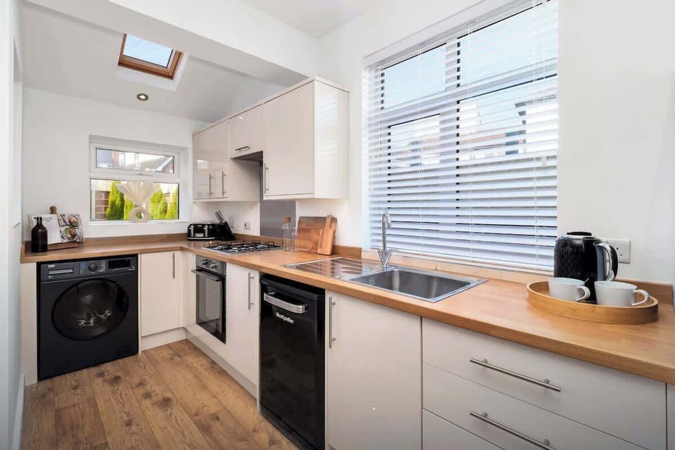 Full kitchen