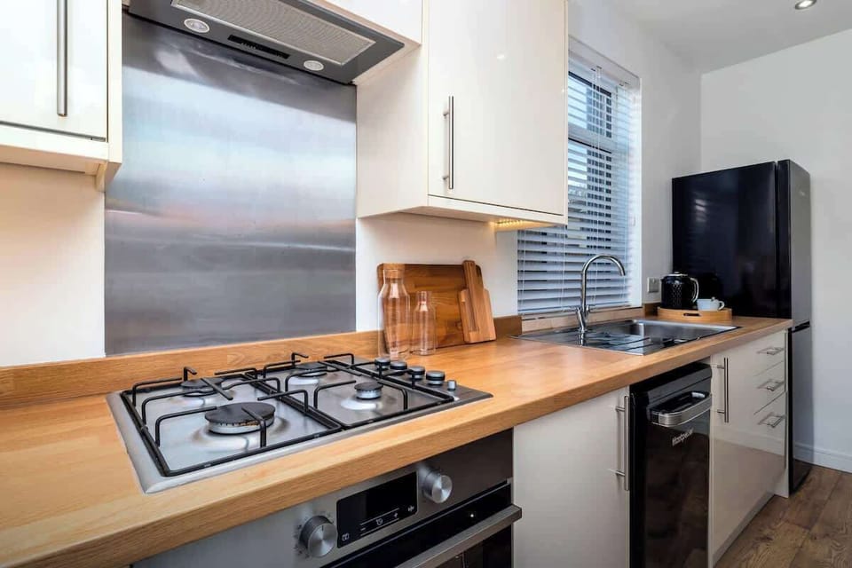 Full kitchen