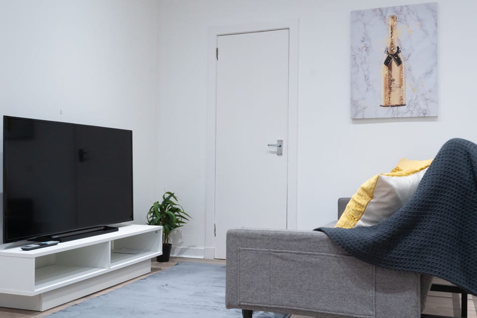 Living Room / Lounge