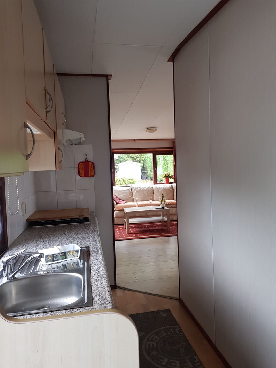 Kitchen, Coffee machine, Fridge and Cooker - EEZZ