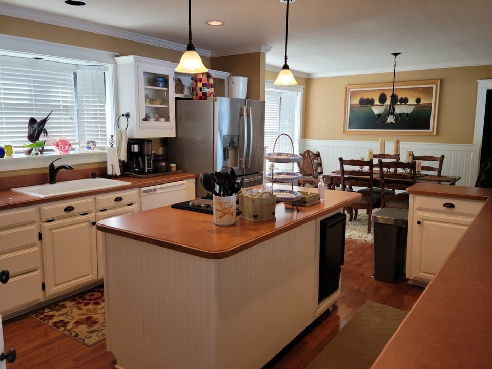 LakeHouse Kitchen