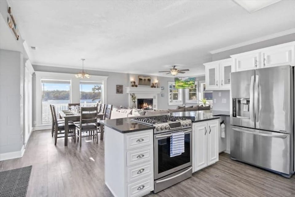 Open kitchen floor plan.