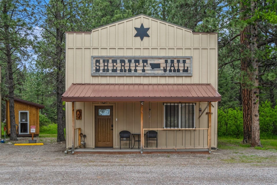 Sheriff Jail of Fort Williamson Glacier Vacation Rentals