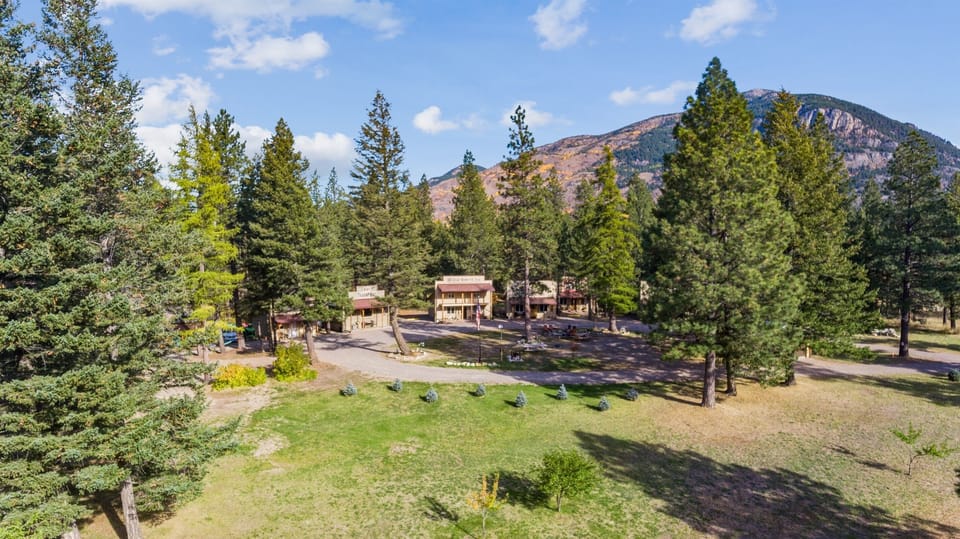 Fort Williamson Glacier Vacation Rentals