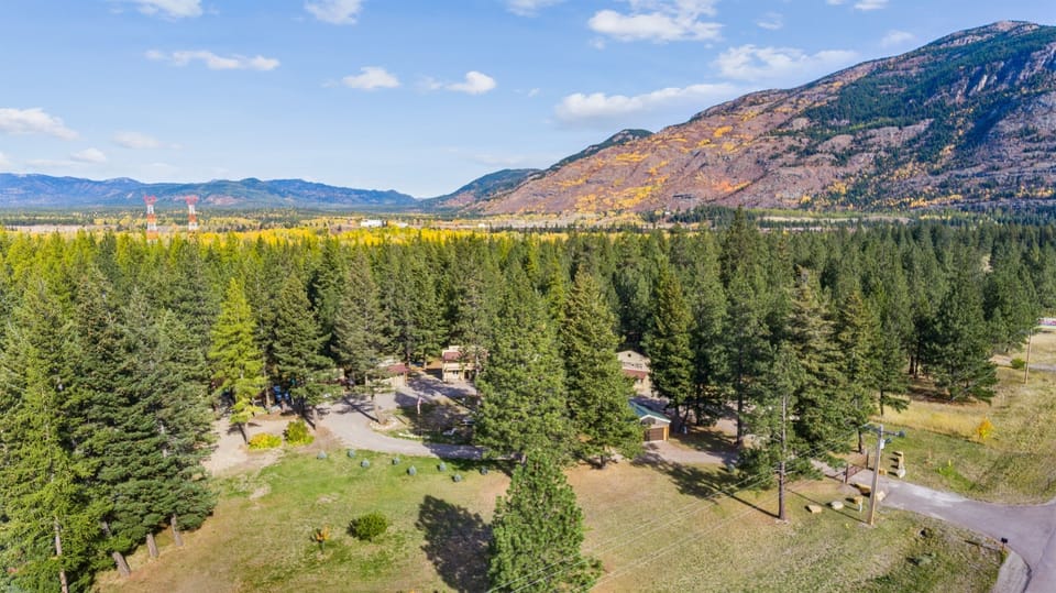 Fort Williasmon Glacier Vacation Rentals