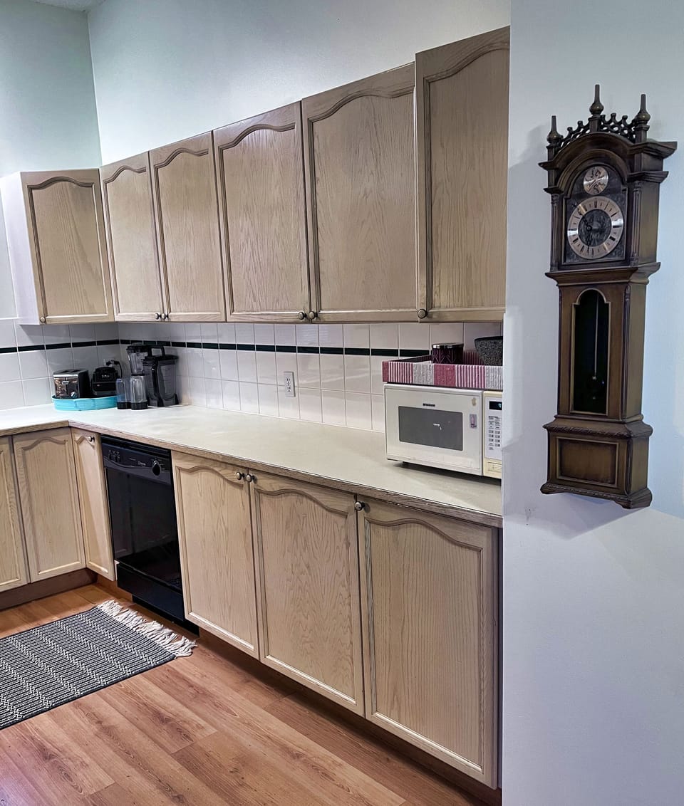 Full equipped kitchen with high speed blended, microwave and plenty of space.