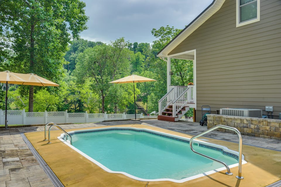 Lynchburg Vacation Rental | 4BR | 2.5BA | 2,868 Sq Ft | Steps Required