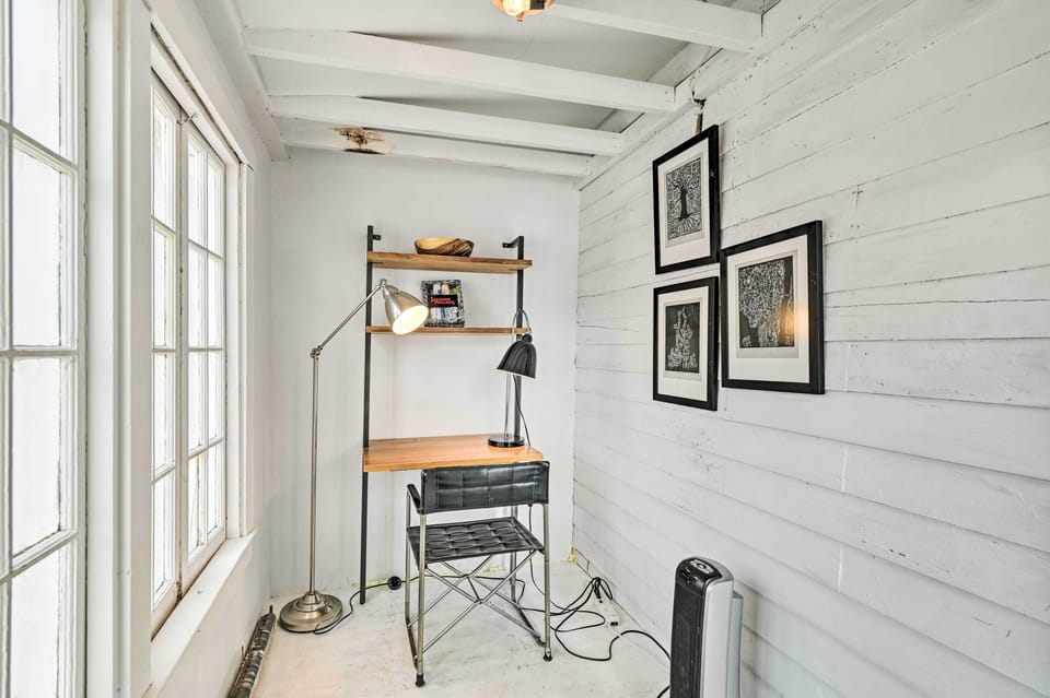 Laptop Workspace | Free WiFi