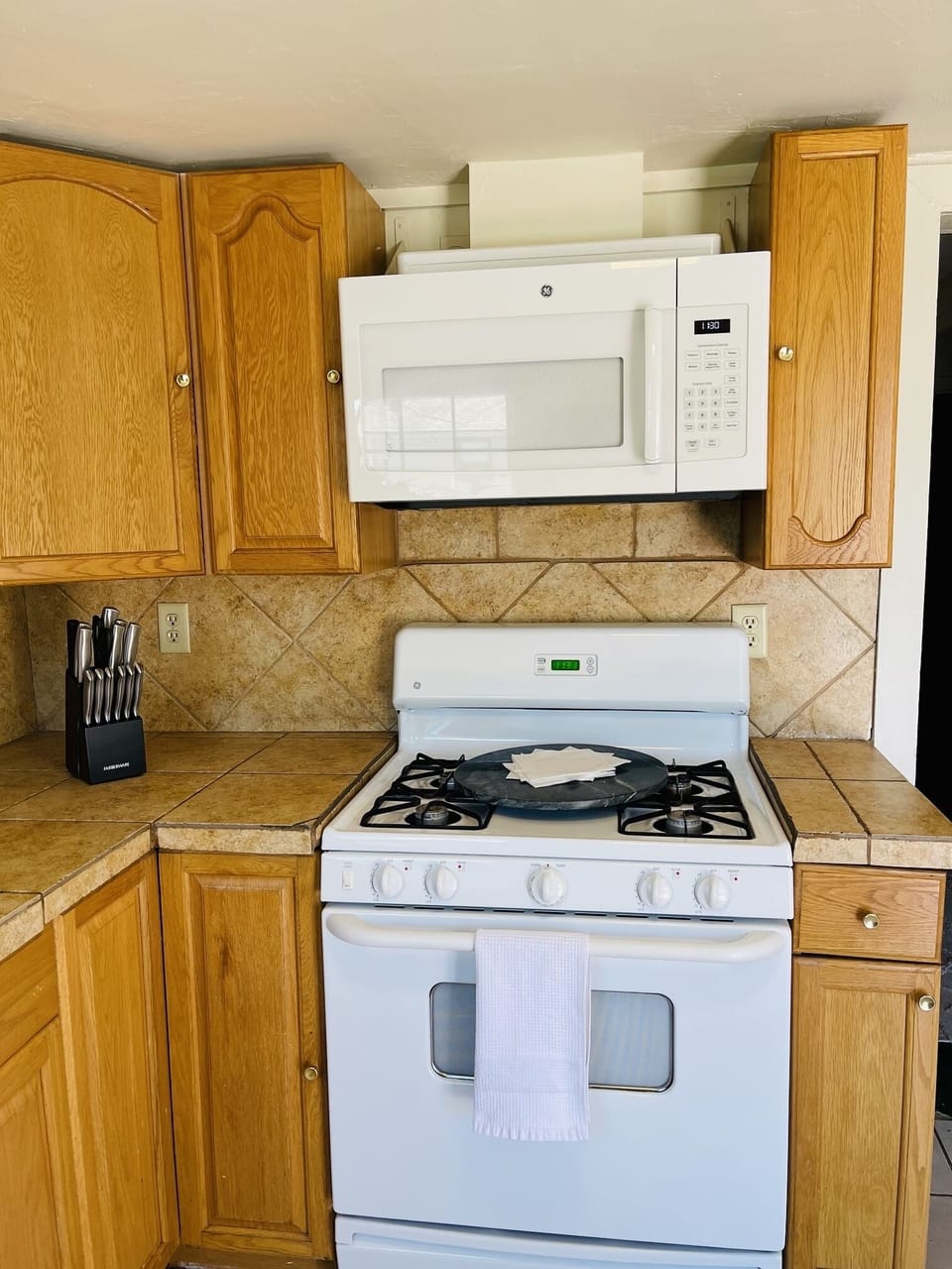 High end stove for your cooking and baking needs!