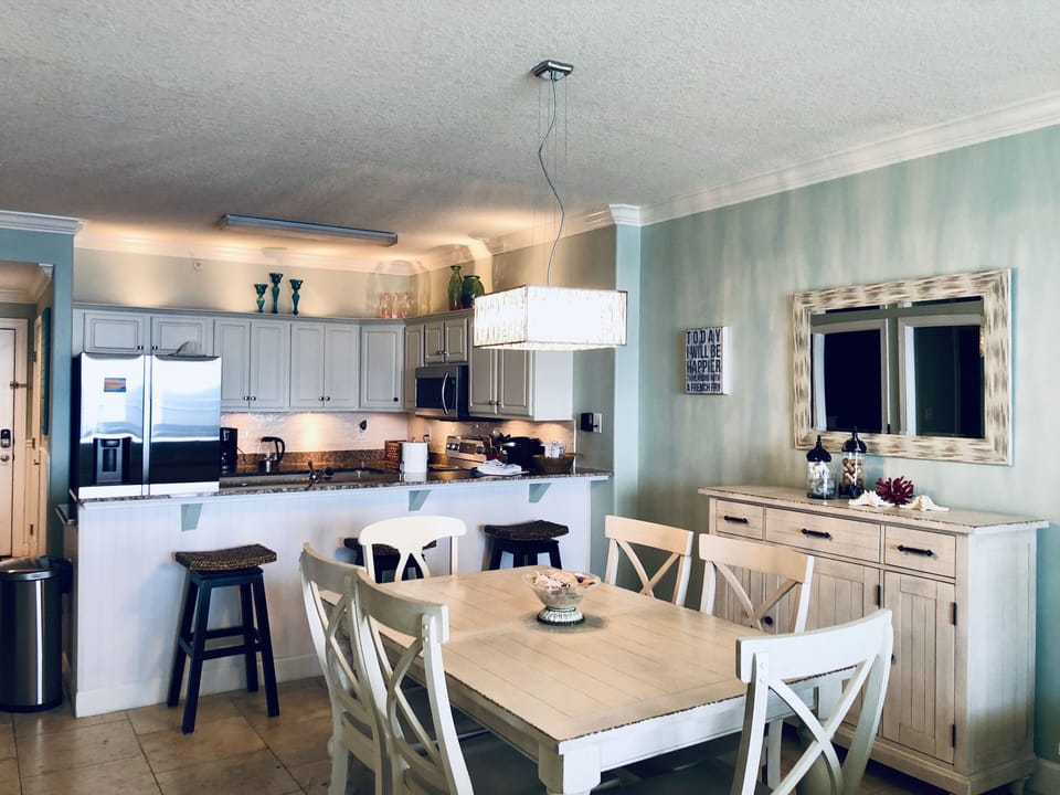 Dimmable lighting in kitchen and dining room