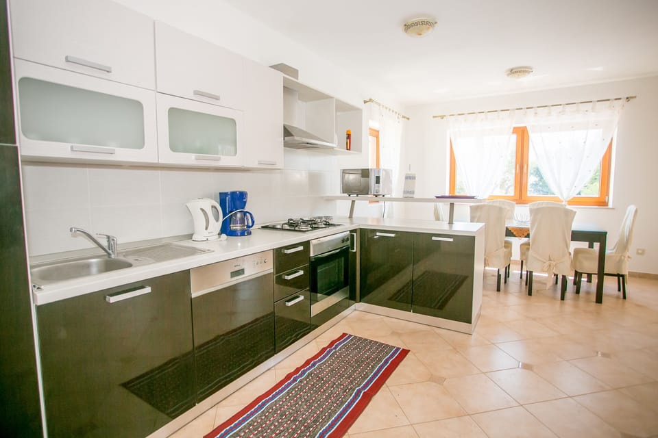 Kitchen 1