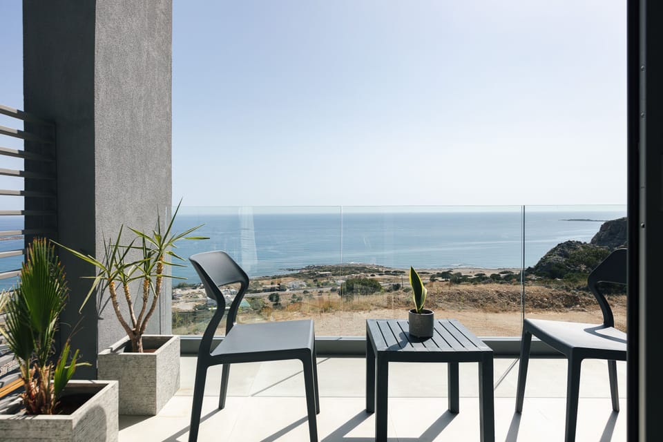 Private balcony to enjoy the unobstructed sea views
