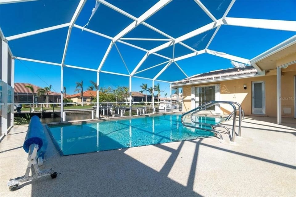 Ultra large screened in pool area 
