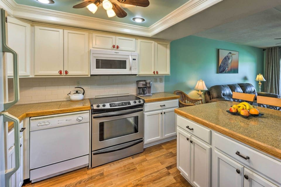 Kitchen | Cooking Basics & Spices | Blender | Toaster | Dishware & Flatware