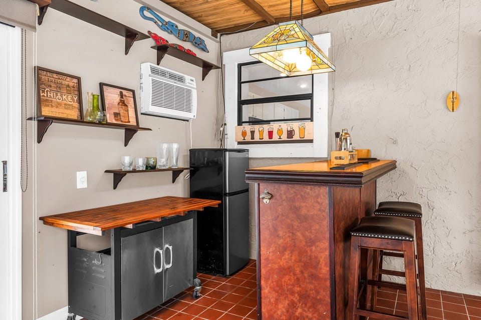 Play the ring toss game, have some drinks and play some pool with friends. There is also a TV in the room