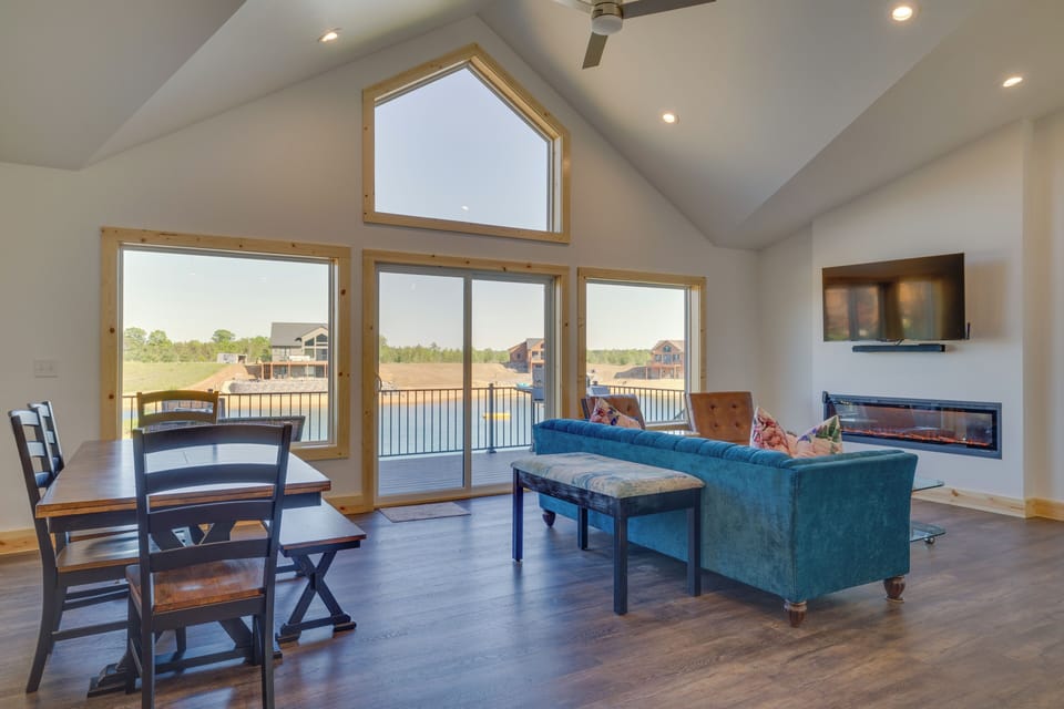 New Lisbon Vacation Rental | 6BR | 3BA | 2,900 Sq Ft | Stairs Required