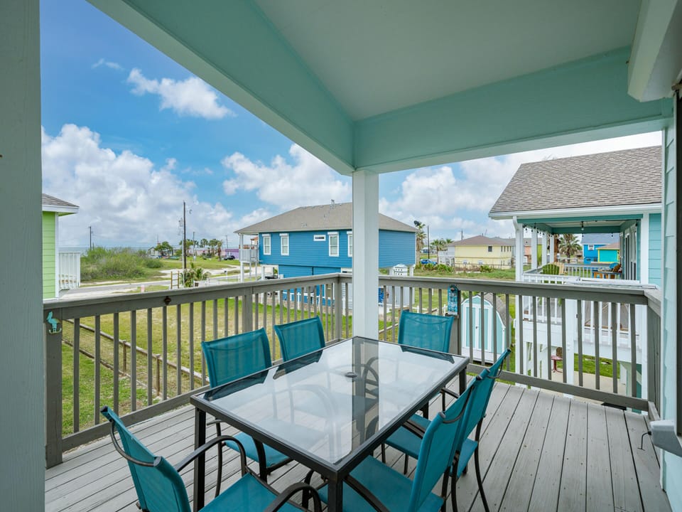 Balcony w/ Outdoor Seating - Bay Views