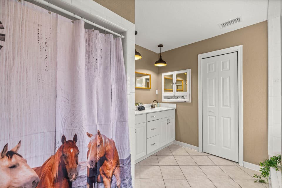 King bathroom