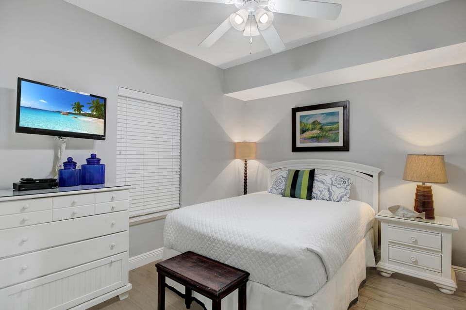 Queen guest suite
