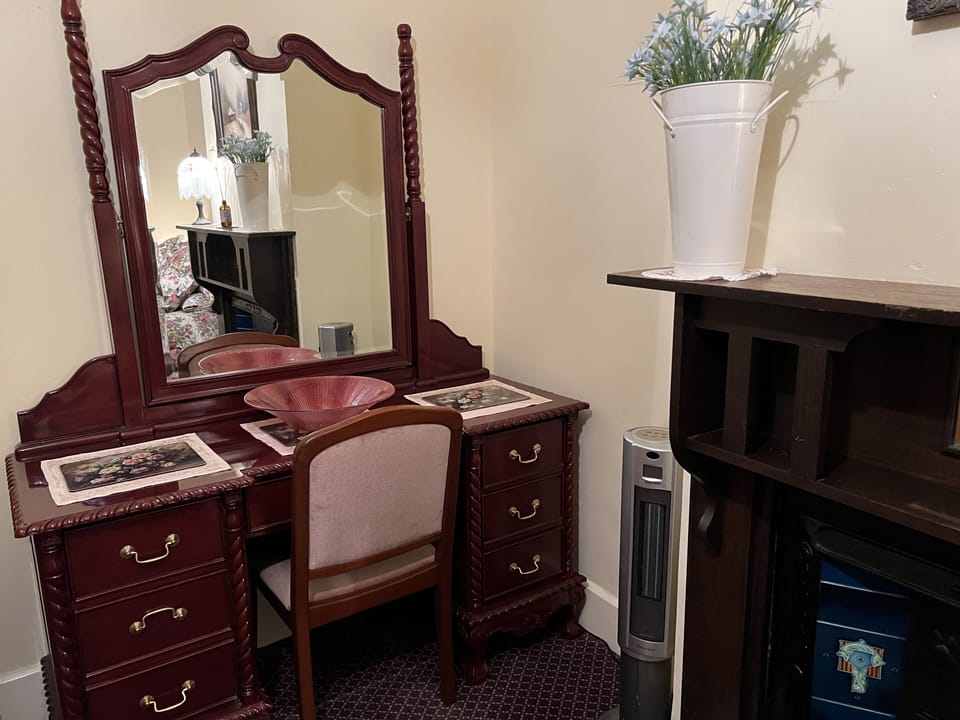 Bedroom 2 - Queen