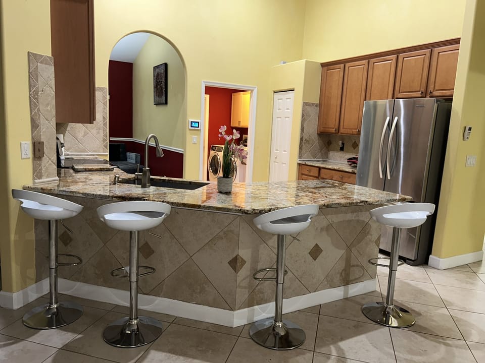 Full kitchen 