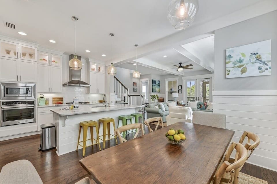 Open Concept Living Area!