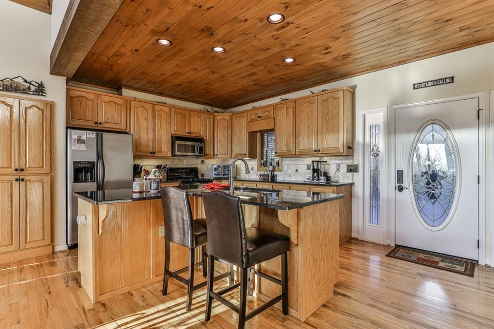 Fully Stocked Kitchen 