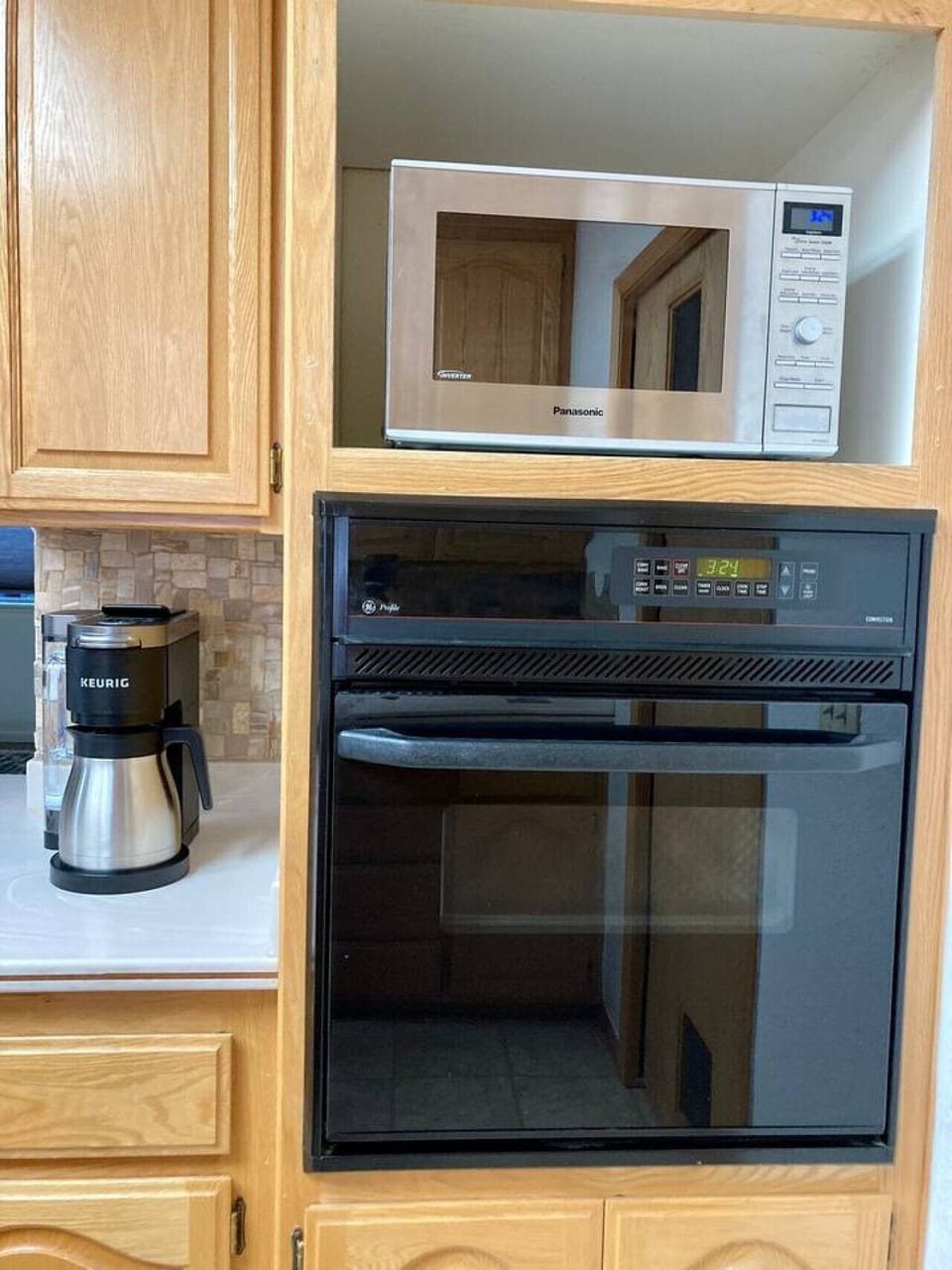 Oven, microwave, Keurig duo coffeemaker (either 12 cup pot or single cup servings).