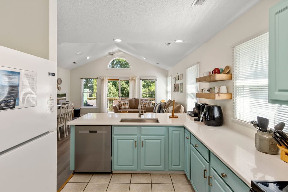 CL12M: Corolla Premier | Top Level Kitchen