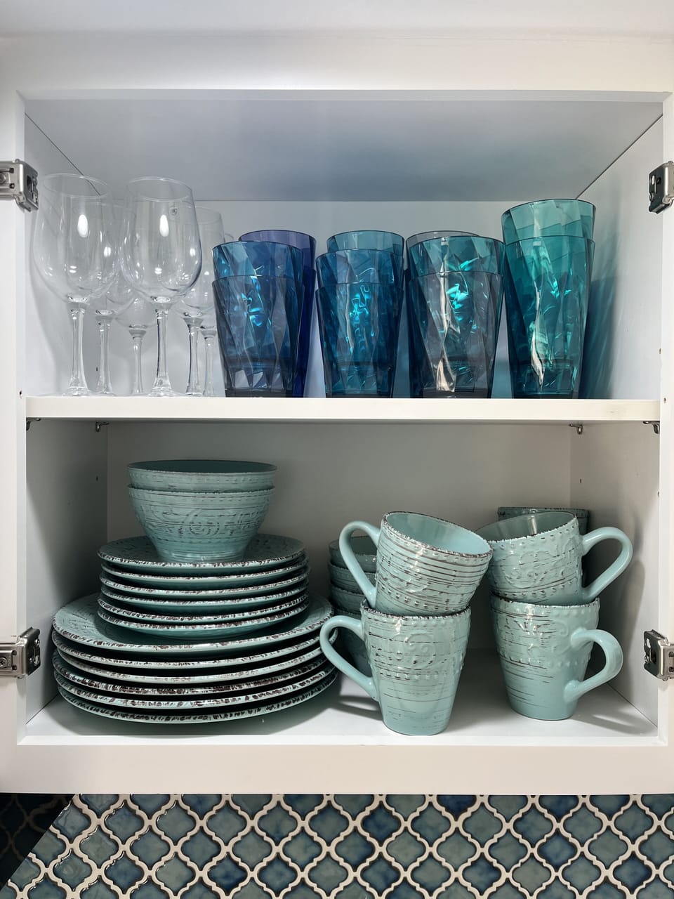 All dining essentials provided. 