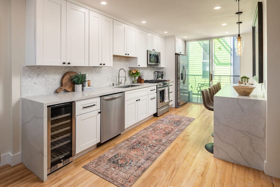 Kitchen , Dinning and Family Room - Open Layout