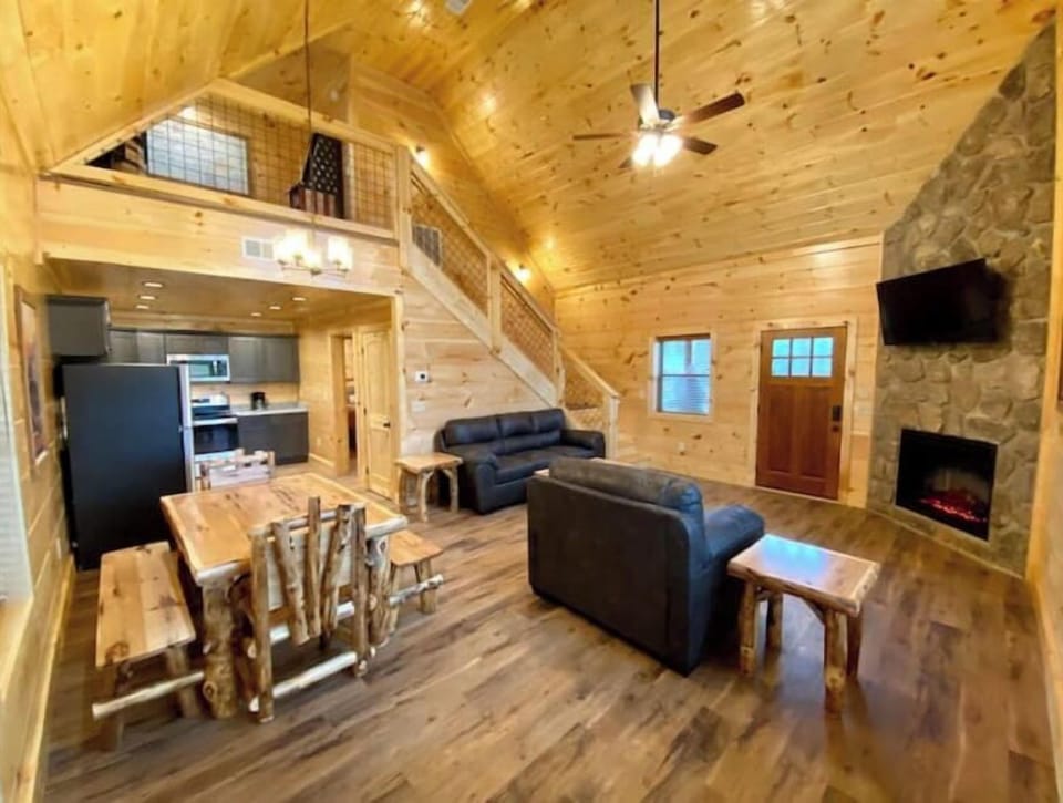 FULLY FURNISHED with your comfort in mind!
