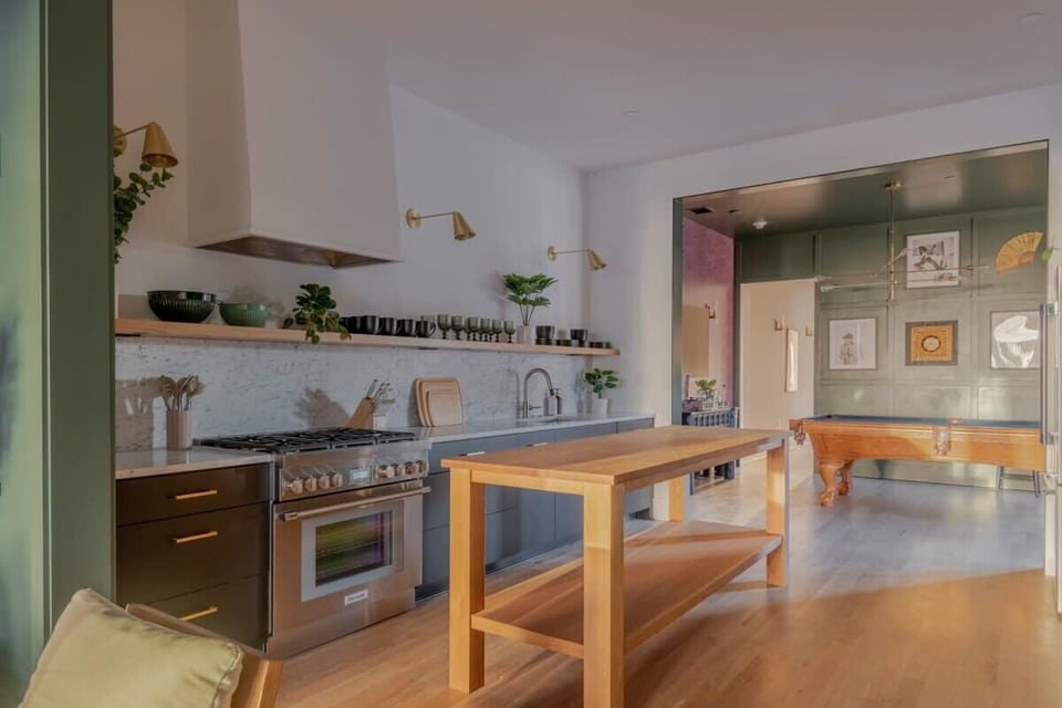 Fully equipped spacious kitchen