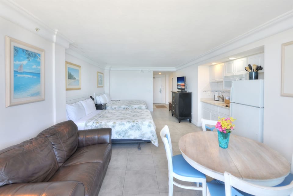 Upscale furnishings + two comfy Queen Beds = the perfect group escape.