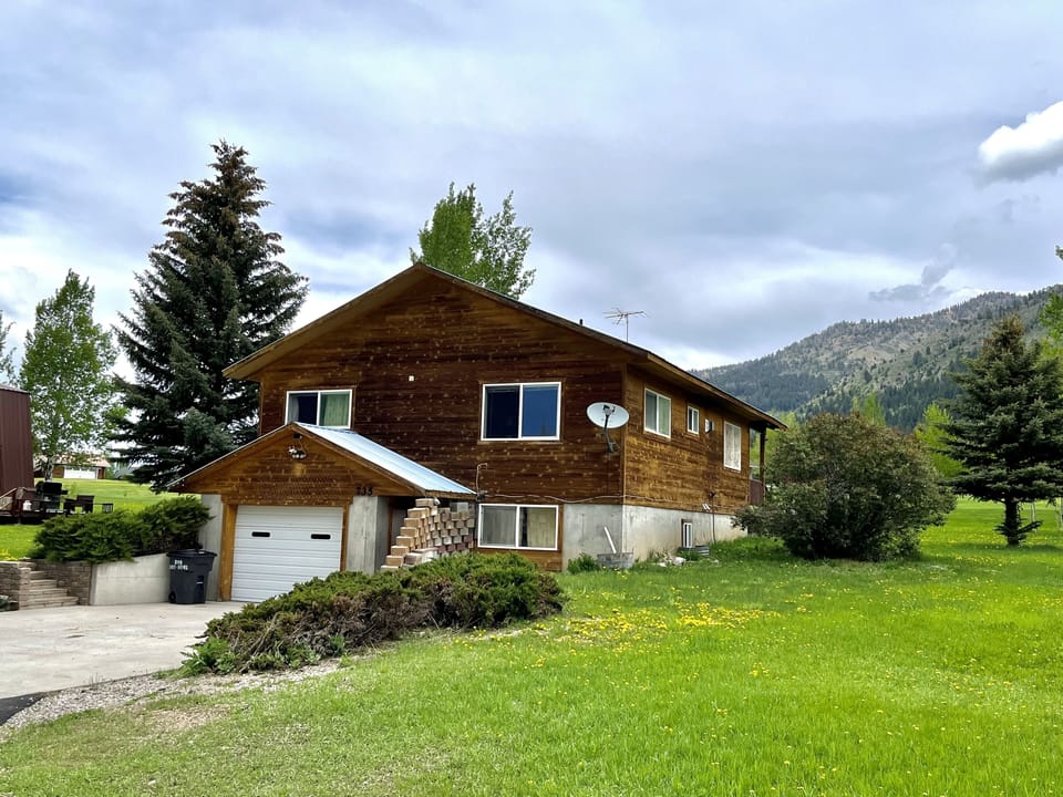 Front driveway and entrance.  Great views of the mountain valley below.
