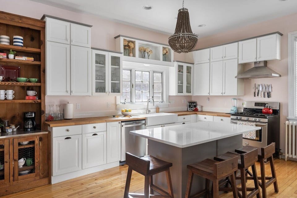 Lovely, modern kitchen with gas range and plenty of cookware and dishes for a gathering of 10 to dine together.