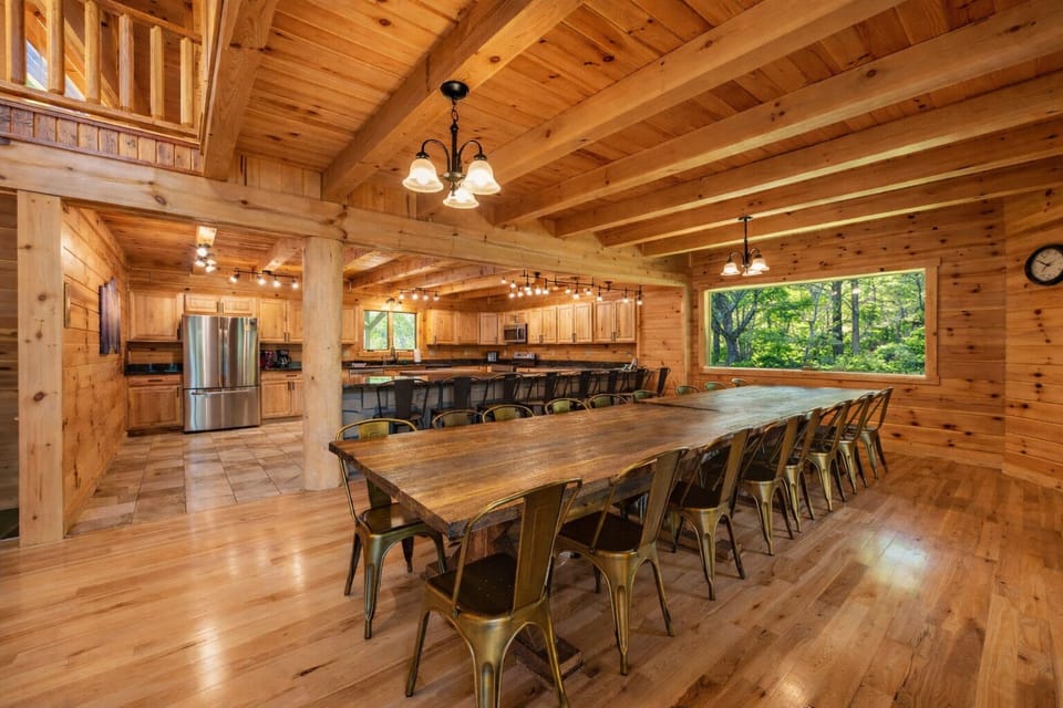 Blue Ridge Lodge Dining area