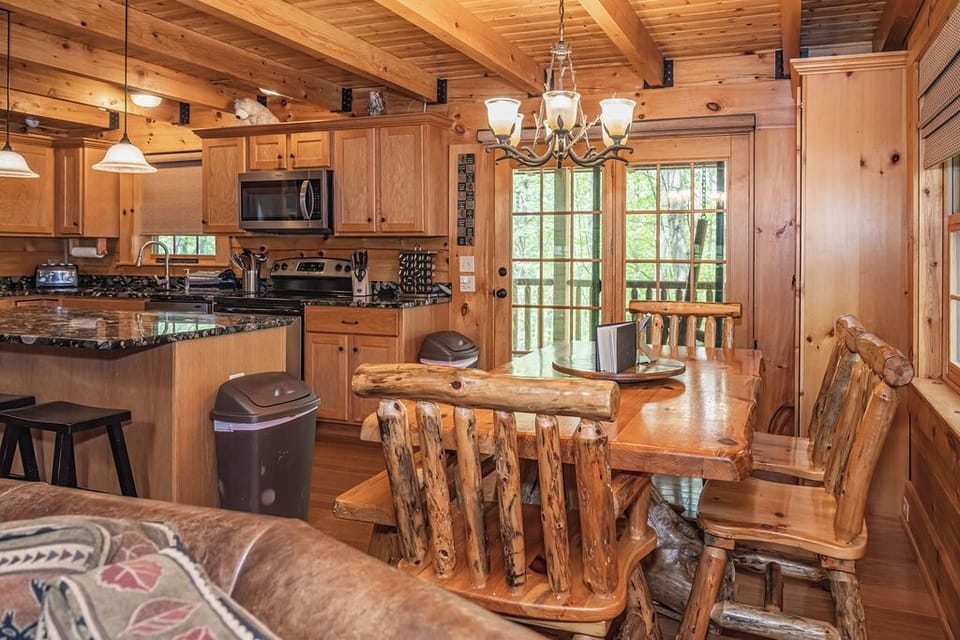 Dining area. 6 at table. 3 at bar