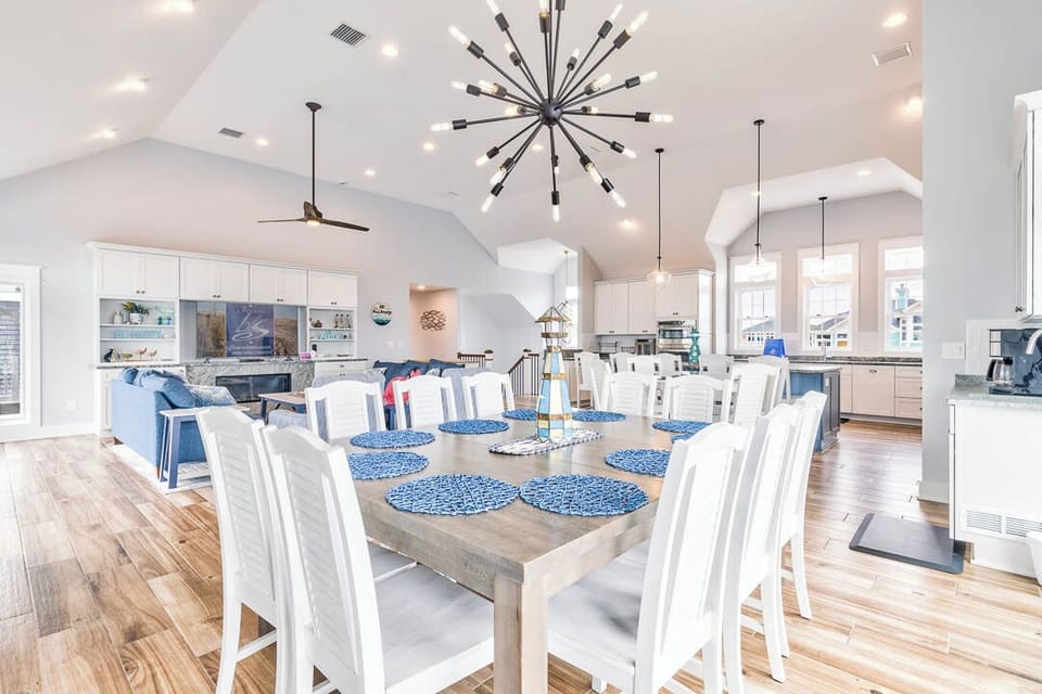 Top-Level Dining Room with Table (seats 10)