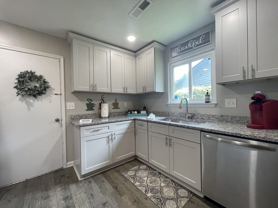 Large Full Kitchen