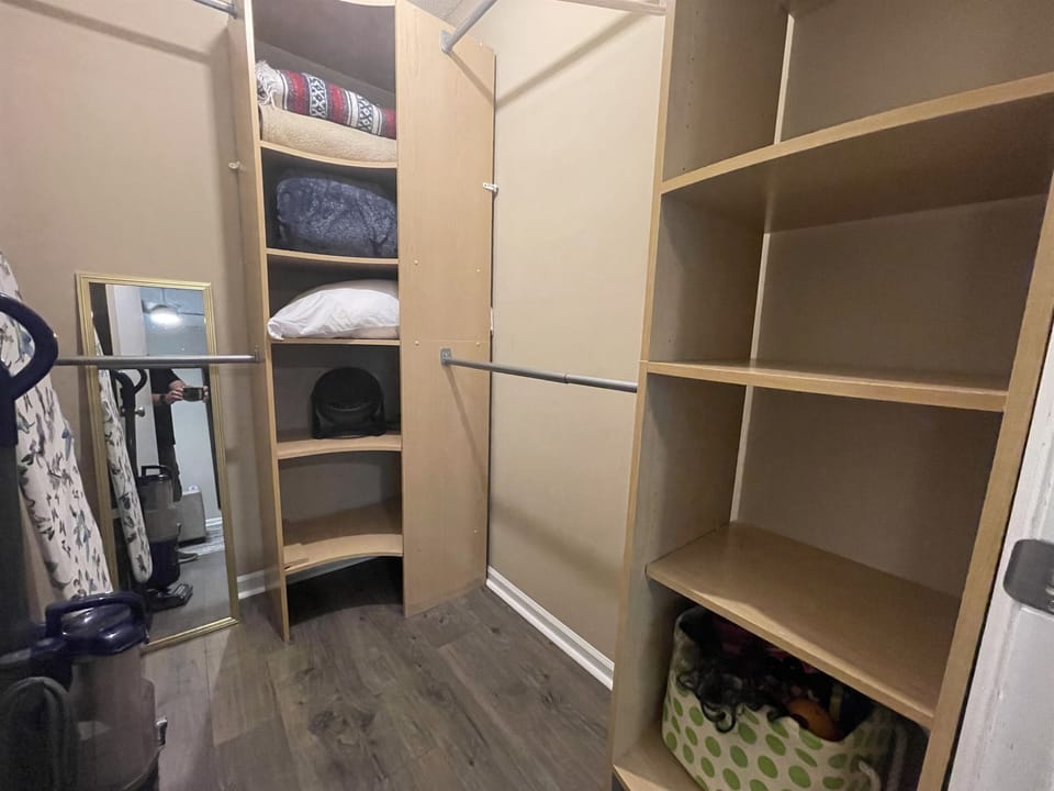 King Master Bedroom Large Walk in Closet